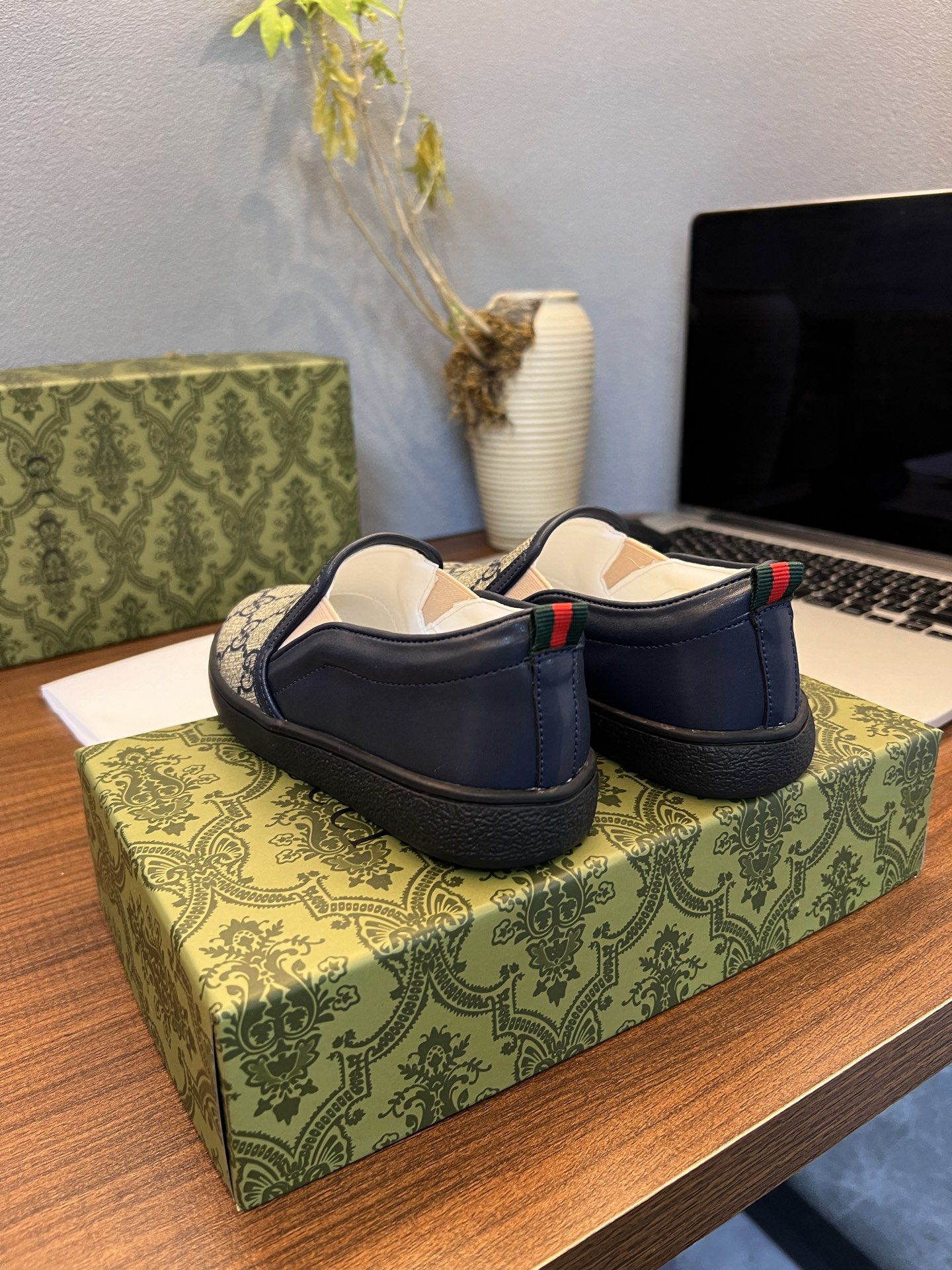 Children's shoes child